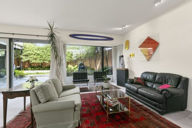 Photo of property in Highwic, 1/32 Hobson Street, Thorndon, Wellington, 6011