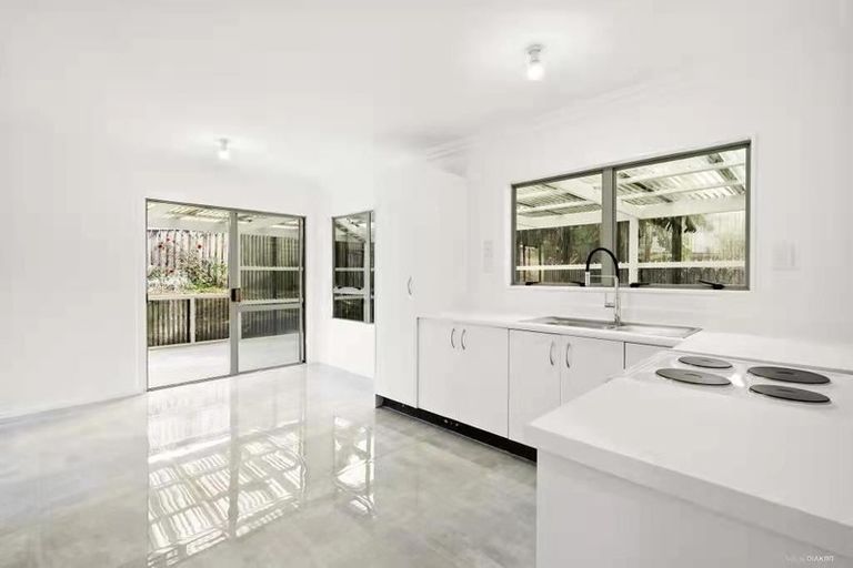 Photo of property in 11 Lori Place, Massey, Auckland, 0614