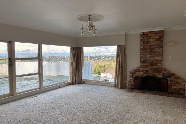 Photo of property in 465 Glenfield Road, Glenfield, Auckland, 0629