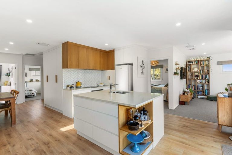 Photo of property in 2/16 Kenmure Avenue, Forrest Hill, Auckland, 0620