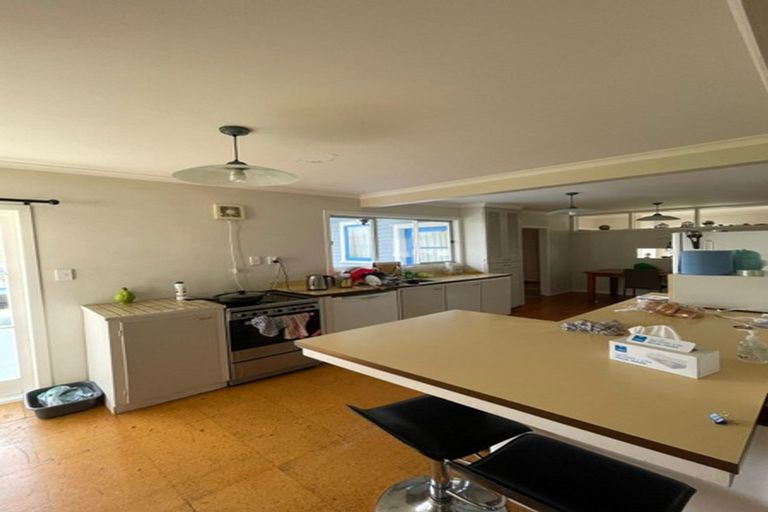 Photo of property in 5 Lex Avenue, Green Bay, Auckland, 0604