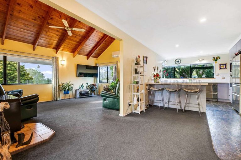 Photo of property in 11 North Way, Titirangi, Auckland, 0604