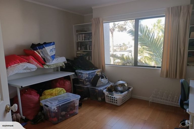 Photo of property in 12 Searidge Rise, West Harbour, Auckland, 0618