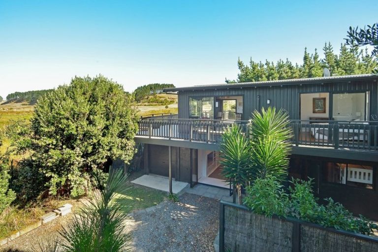 Photo of property in 138 Blue Pacific Parade, Riversdale Beach, Masterton, 5872
