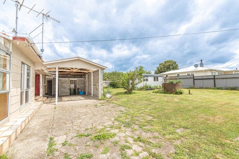 Photo of property in 104 Weraroa Road, Waverley, 4510