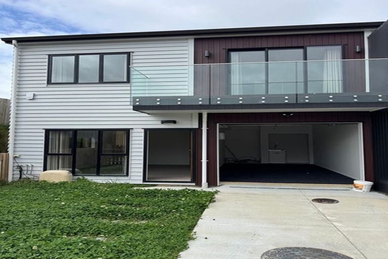 Photo of property in 14 Medallion Drive, Oteha, Auckland, 0632