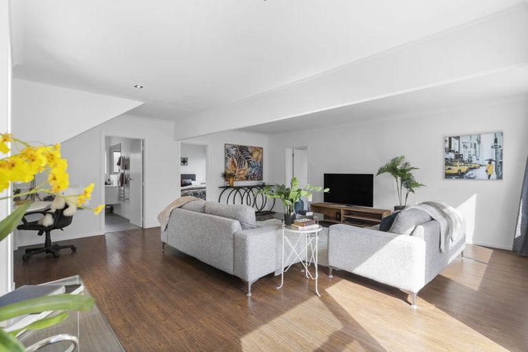 Photo of property in 24 Gulf Crest, Bucklands Beach, Auckland, 2012