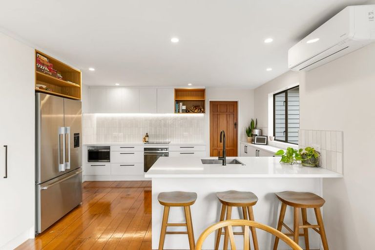 Photo of property in 122 Island Bay Road, Beach Haven, Auckland, 0626