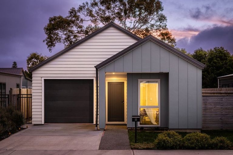 Photo of property in 11 Rotoiti Place, Paraparaumu, 5032