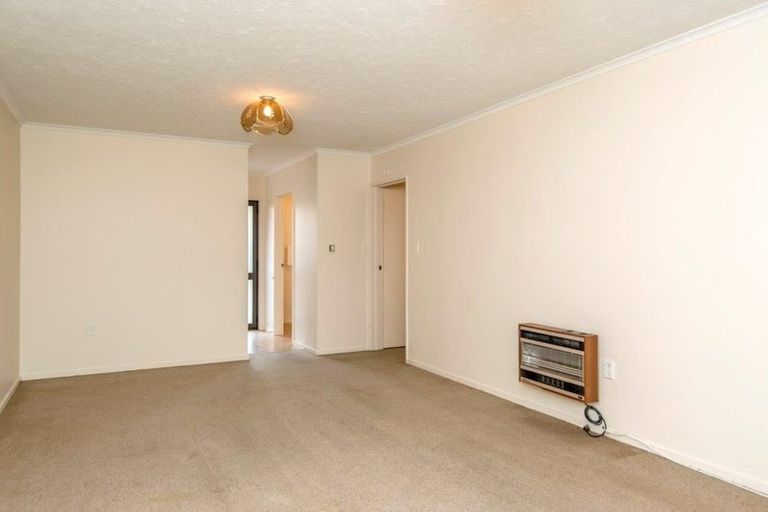 Photo of property in 2/35 Division Street, Riccarton, Christchurch, 8041