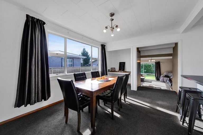 Photo of property in 11 Manawapou Road, Hawera, 4610