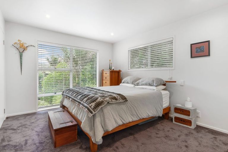 Photo of property in 58 Laingholm Drive, Laingholm, Auckland, 0604