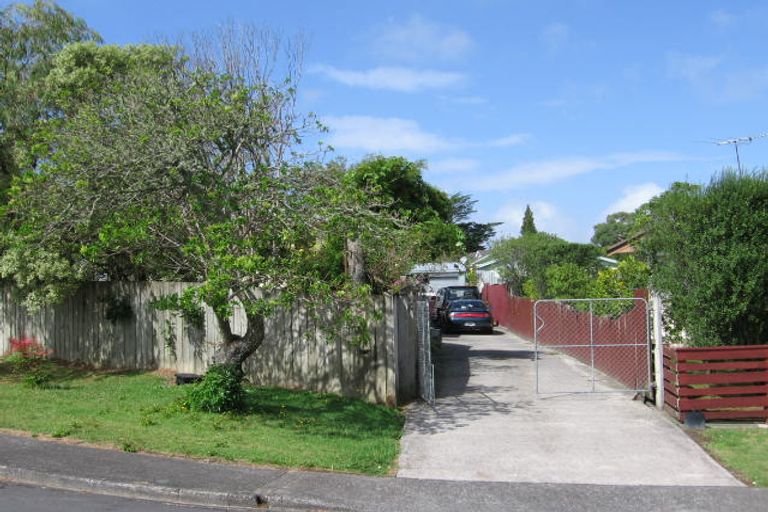 Photo of property in 8 Pankhurst Place, Sunnyvale, Auckland, 0612