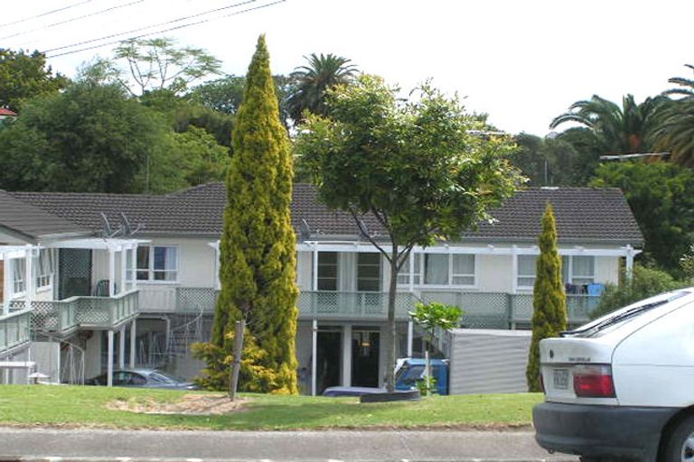 Photo of property in 2/174 Queen Street, Northcote Point, Auckland, 0627