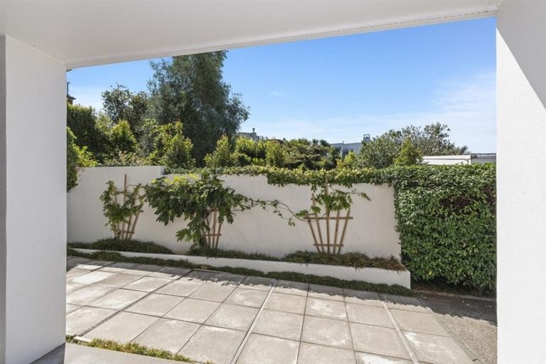 Photo of property in 2/55 Parr Terrace, Castor Bay, Auckland, 0620