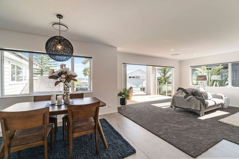 Photo of property in 31a Dawnhaven Drive, Te Atatu Peninsula, Auckland, 0610
