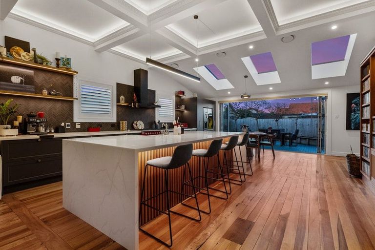 Photo of property in 127 Hargest Crescent, Saint Clair, Dunedin, 9012