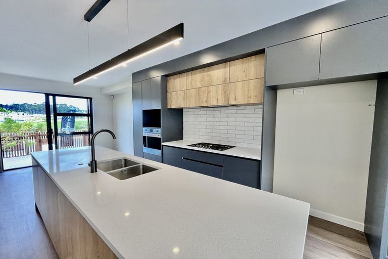 Photo of property in 9 Resnik Crescent, Kumeu, 0810