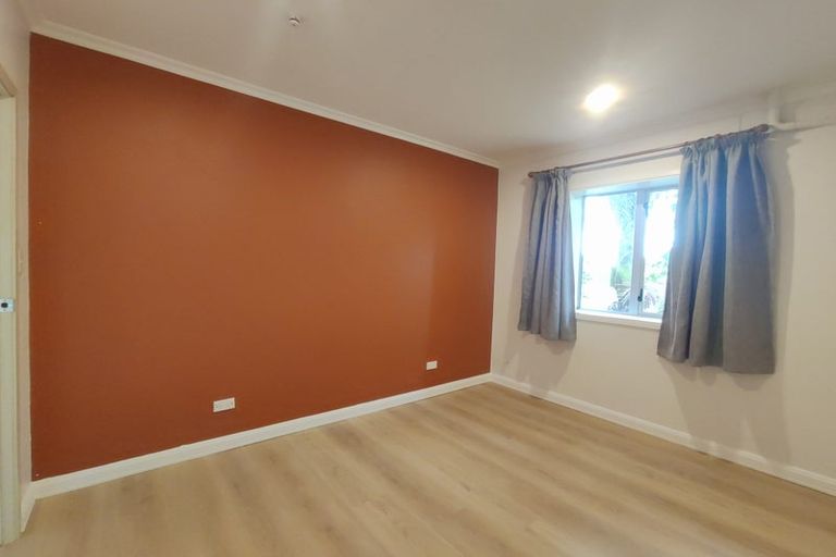 Photo of property in 129 Kia Ora Road, Beach Haven, Auckland, 0626