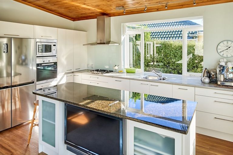 Photo of property in 20 Whites Line West, Woburn, Lower Hutt, 5010