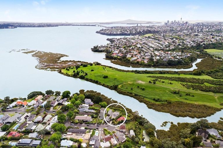 Photo of property in 8 Lister Street, Point Chevalier, Auckland, 1022