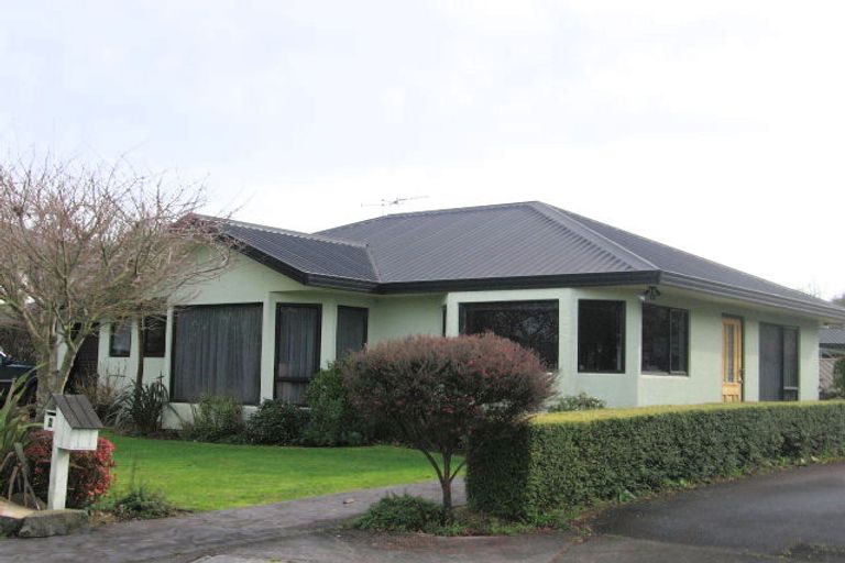 Photo of property in 6 Fernwater Place, Flagstaff, Hamilton, 3210