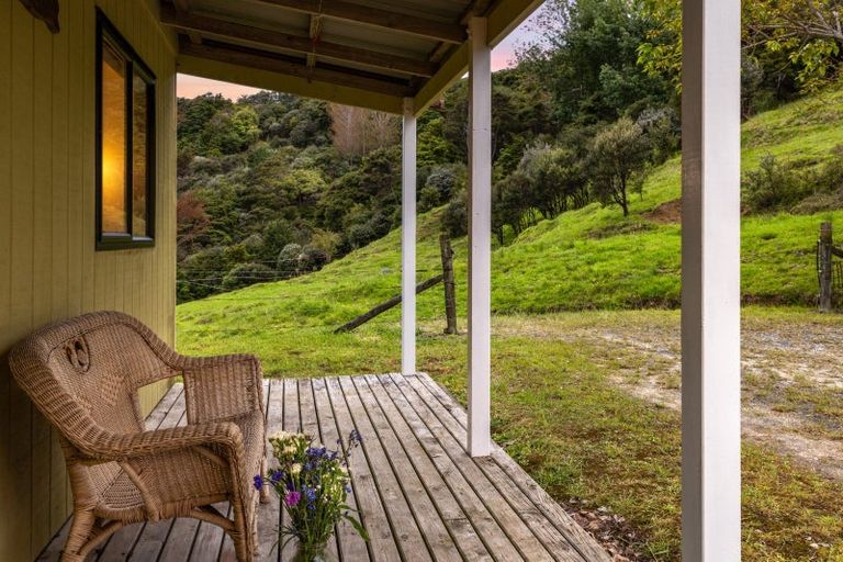 Photo of property in 28 Brick Bay Drive, Sandspit, Warkworth, 0982