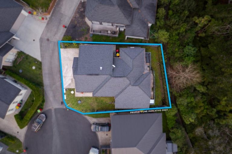 Photo of property in 2 Tarara Lane, Kumeu, 0810