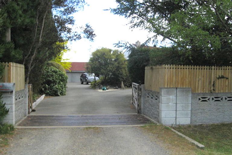 Photo of property in 70 Douglas Road, Amberley, 7410