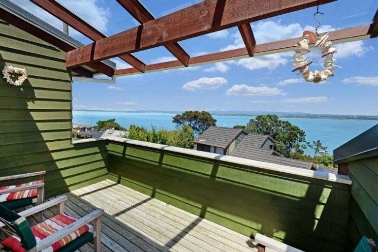 Photo of property in 32 Brigantine Drive, Beach Haven, Auckland, 0626