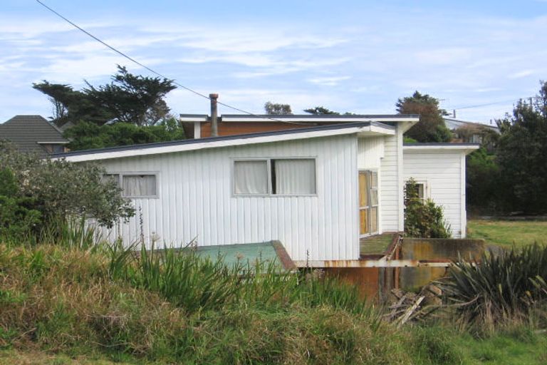 Photo of property in 12 Dustin Street, Foxton Beach, Foxton, 4815