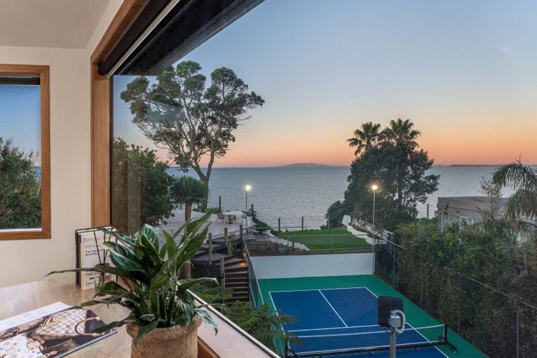 Photo of property in 72 Cliff Road, Torbay, Auckland, 0630