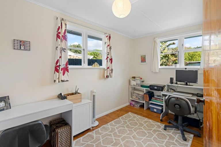 Photo of property in 24 Te Miti Street, Paekakariki, 5034