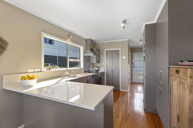 Photo of property in 2 Eskdale Road, Papakowhai, Porirua, 5024