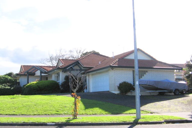 Photo of property in 2 Delray Place, Shamrock Park, Auckland, 2016