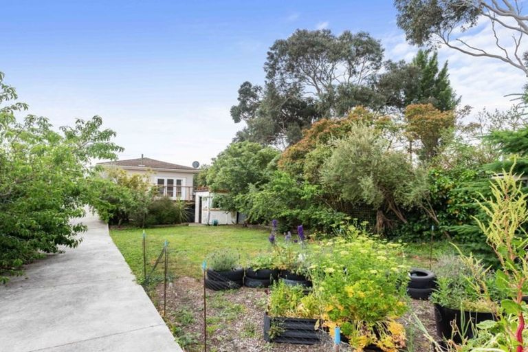 Photo of property in 119 Bowhill Road, New Brighton, Christchurch, 8083