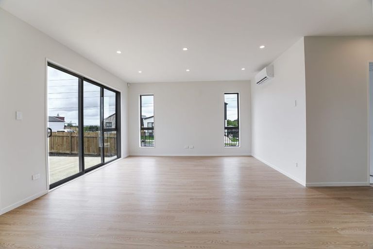Photo of property in 37 Horokaka Street, Massey, 0614