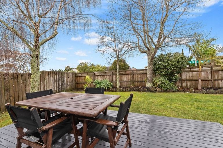 Photo of property in 188 Luckens Road, West Harbour, Auckland, 0618