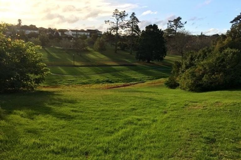 Photo of property in 2/73 Glencoe Road, Browns Bay, Auckland, 0630