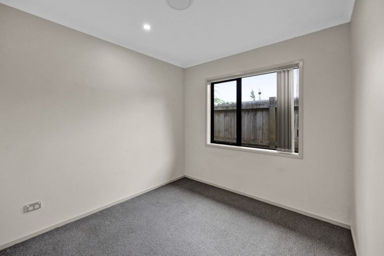 Photo of property in 14 Frederick Place, Whalers Gate, New Plymouth, 4310