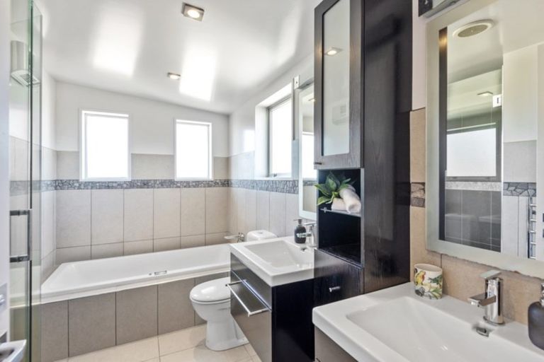 Photo of property in 19 Penhelig Place, Burnside, Christchurch, 8053