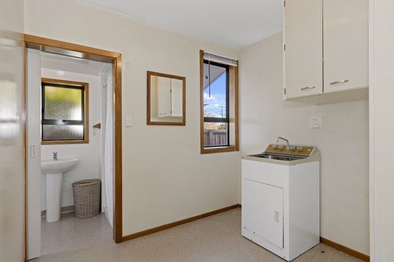 Photo of property in 37 Middlepark Road, Sockburn, Christchurch, 8042