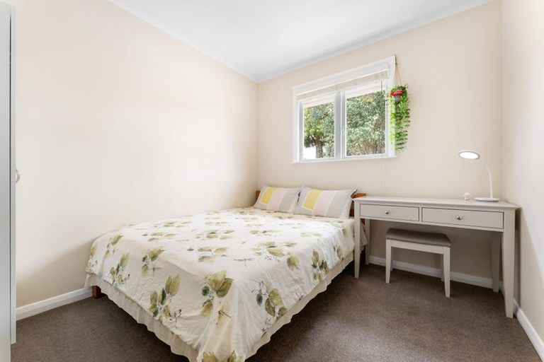 Photo of property in 1/625 Beach Road, Rothesay Bay, Auckland, 0630