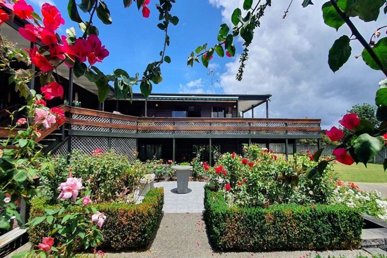 Photo of property in 76 Brick Bay Drive, Sandspit, Warkworth, 0982