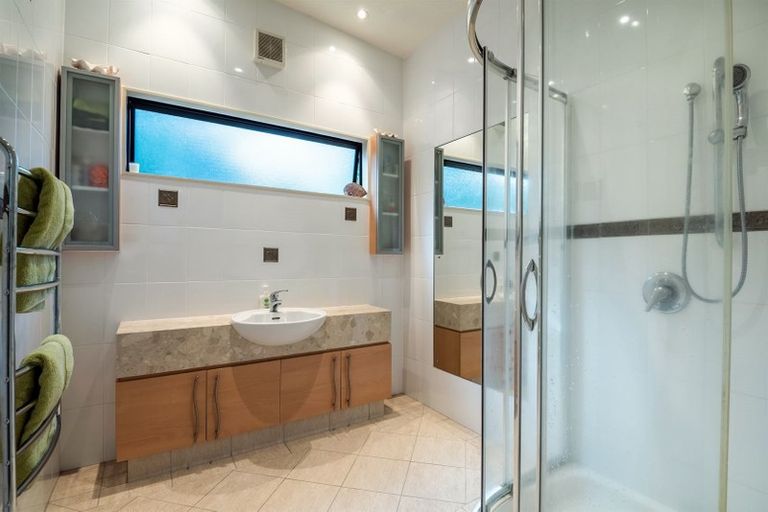 Photo of property in 1 Kahikatea Close, Campbells Bay, Auckland, 0630