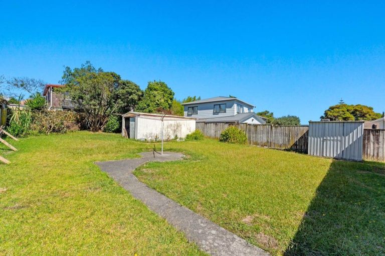 Photo of property in 4 Duncan Avenue, Te Atatu South, Auckland, 0610