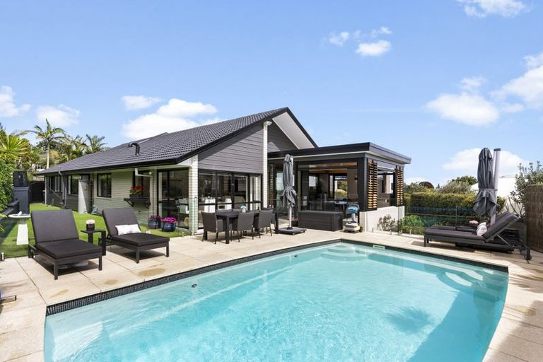 Photo of property in 29 Wiltshire Place, Somerville, Auckland, 2014