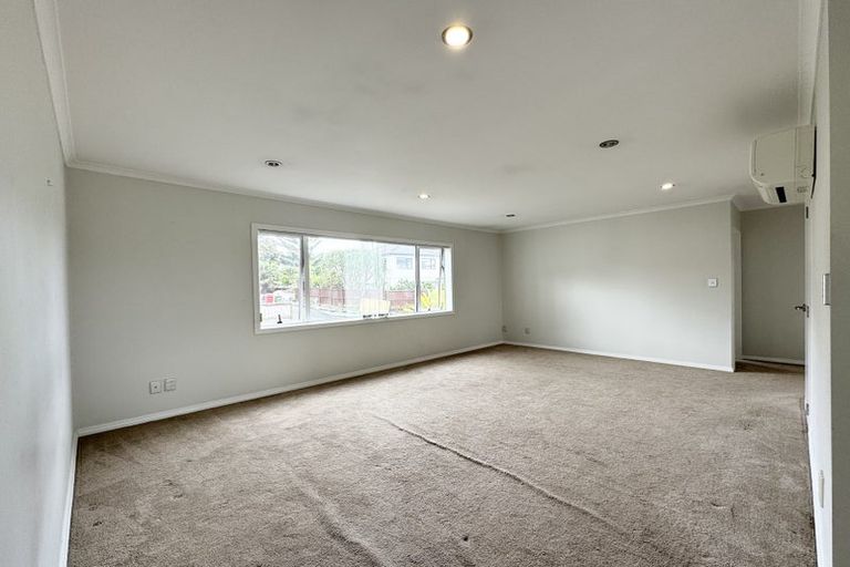 Photo of property in 16 Rosses Place, Pinehill, Auckland, 0632