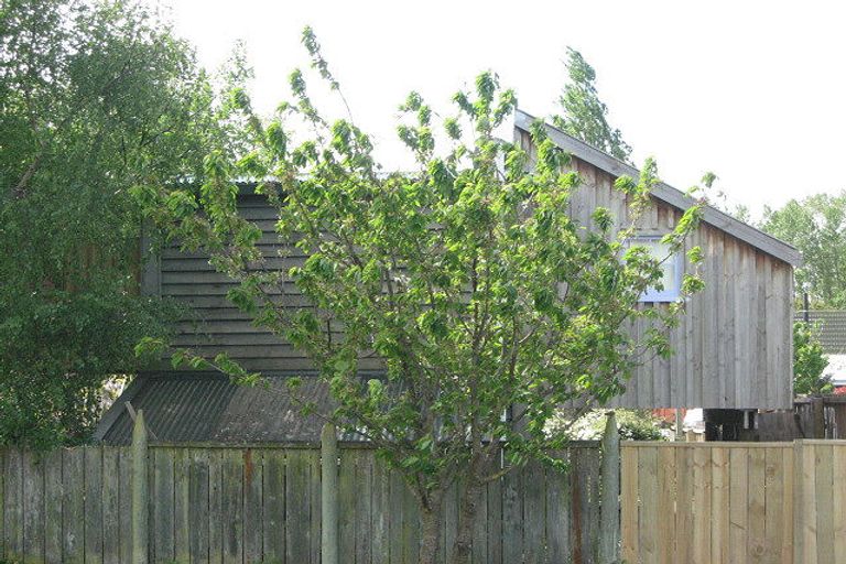 Photo of property in 8 Queens Avenue, Waikuku Beach, 7402