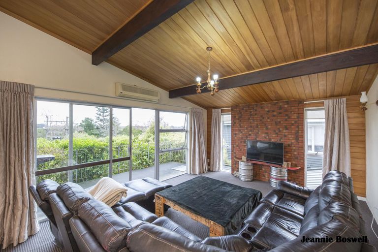 Photo of property in 417 Aokautere Drive, Aokautere, Palmerston North, 4471